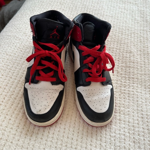 Jordan 1 Mid red, white, black sz 6Y - Picture 2 of 8